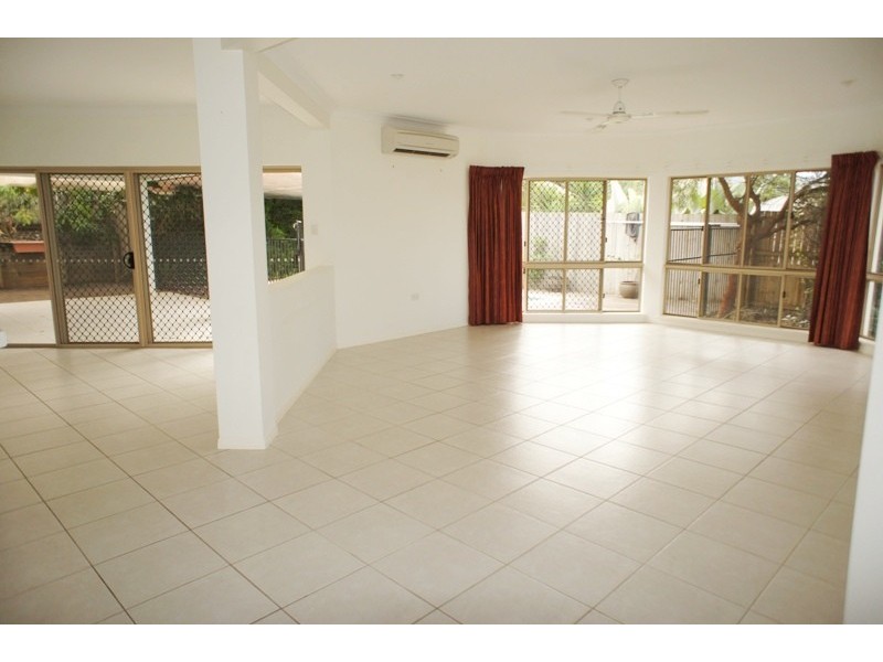 6 Ellestree Close, Redlynch QLD 4870