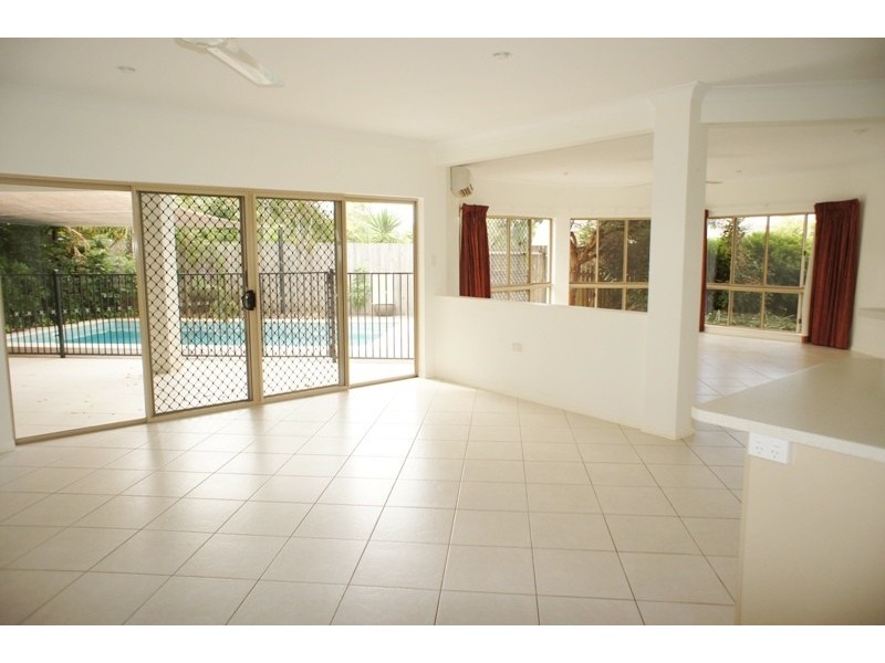 6 Ellestree Close, Redlynch QLD 4870