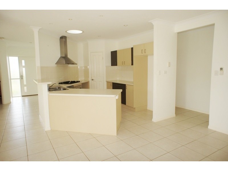 6 Ellestree Close, Redlynch QLD 4870