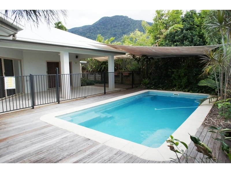 6 Ellestree Close, Redlynch QLD 4870