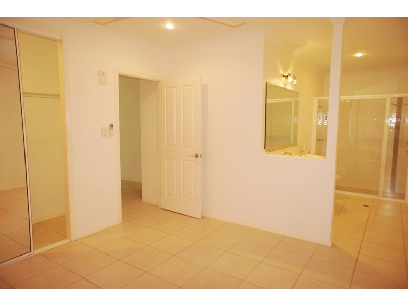 6 Ellestree Close, Redlynch QLD 4870