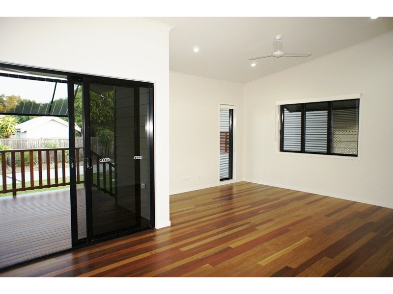 1/6 Phillips, Machans Beach QLD 4878