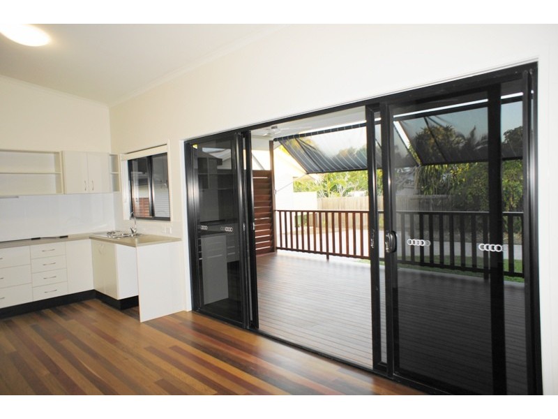 1/6 Phillips, Machans Beach QLD 4878