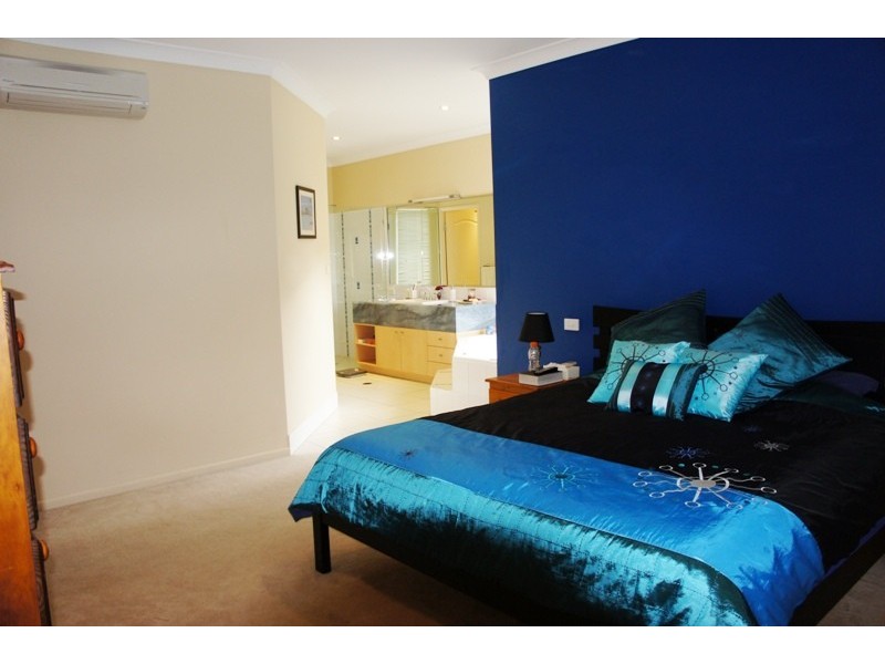 17 Lucy Close, Kanimbla QLD 4870