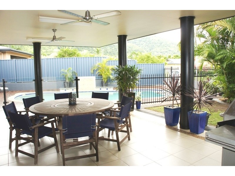 17 Lucy Close, Kanimbla QLD 4870
