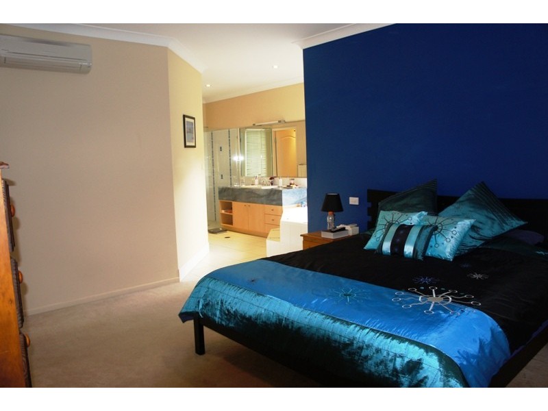 17 Lucy Close, Kanimbla QLD 4870