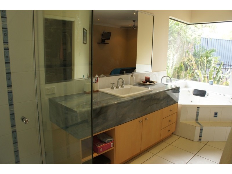 17 Lucy Close, Kanimbla QLD 4870