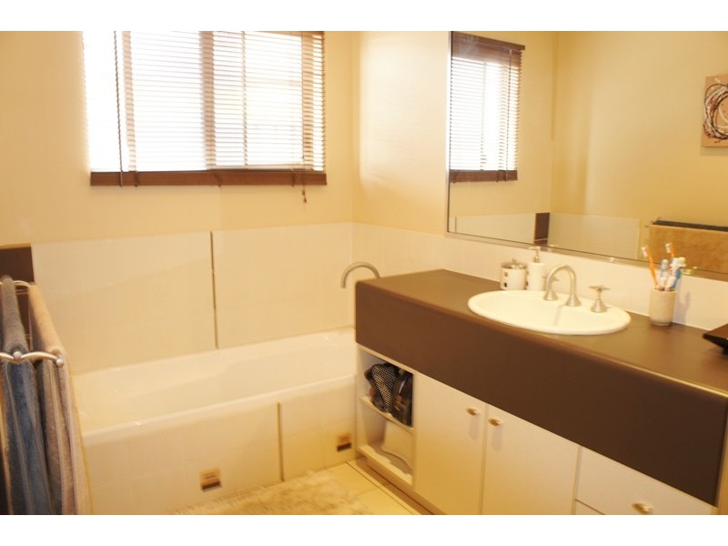 17 Lucy Close, Kanimbla QLD 4870
