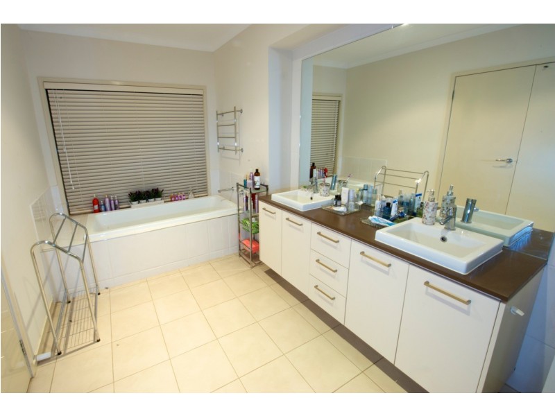 61 Dolphin Crescent, Point Cook VIC 3030