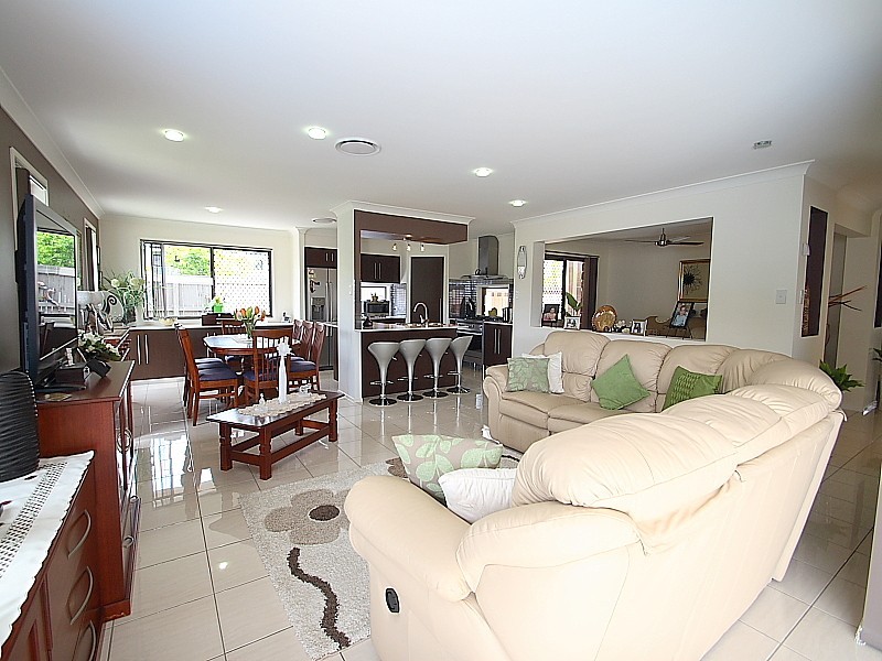 8 Kennedia Court, North Lakes QLD 4509