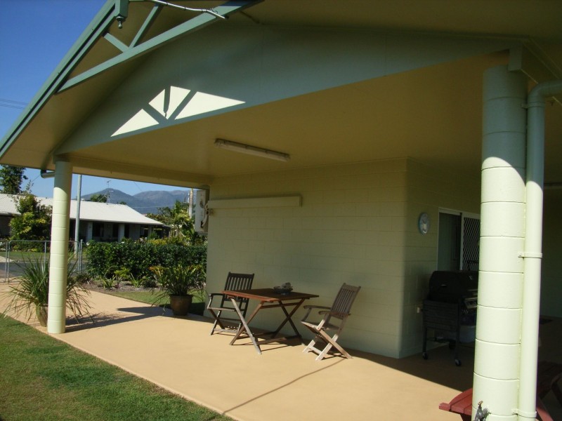10 Albert St, Cardwell QLD 4849