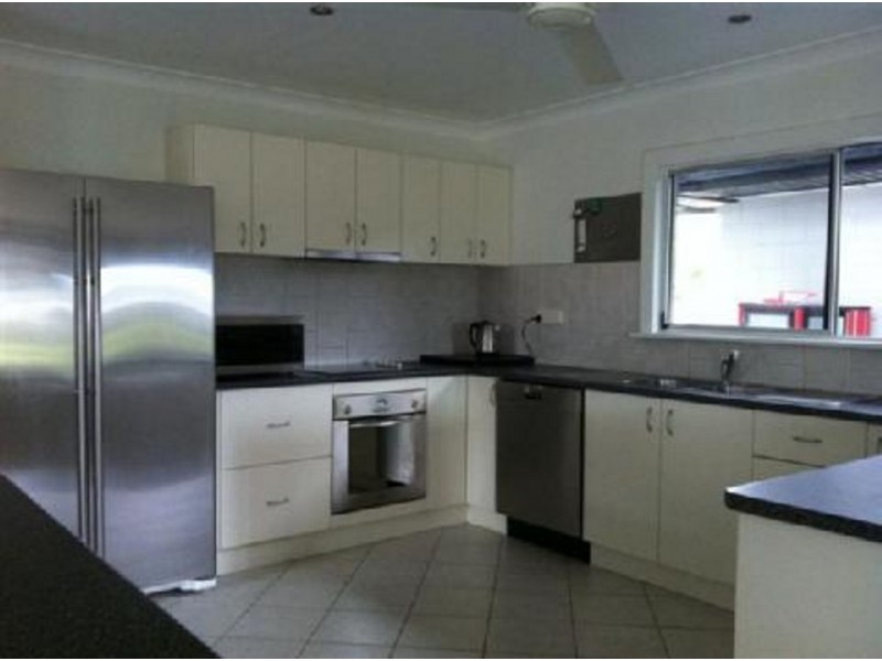 99 Roma St, Cardwell QLD 4849