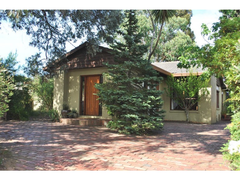 20 Koetong Parade, Mount Eliza VIC 3930