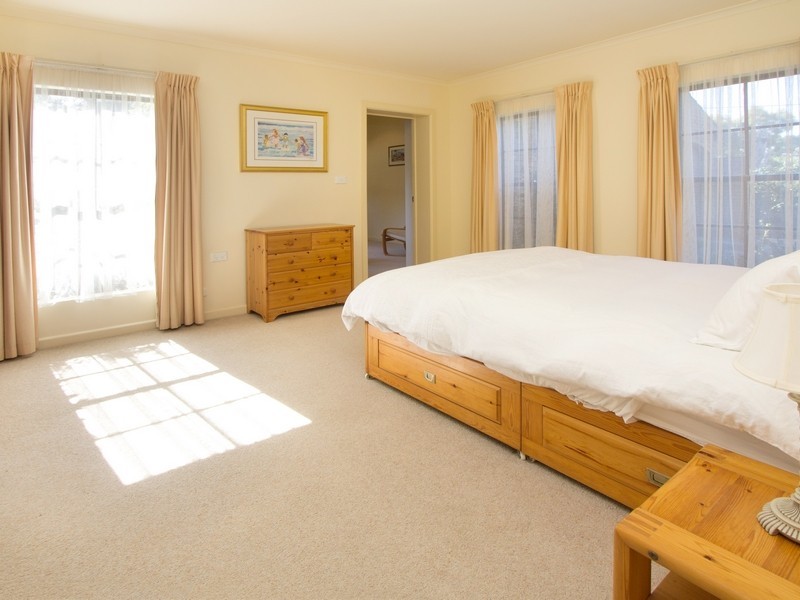 8 Gillards Road, Mount Eliza VIC 3930
