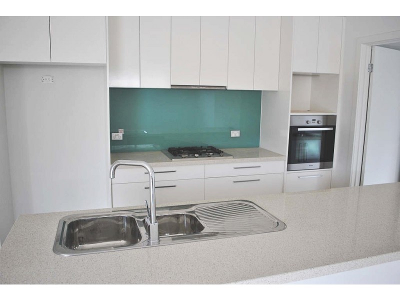 2/147 Mt Eliza Way, Mount Eliza VIC 3930