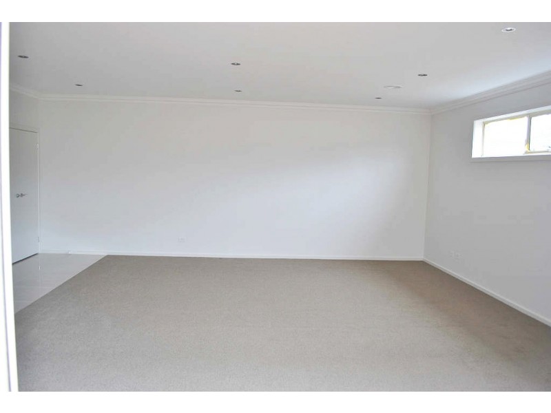 2/147 Mt Eliza Way, Mount Eliza VIC 3930