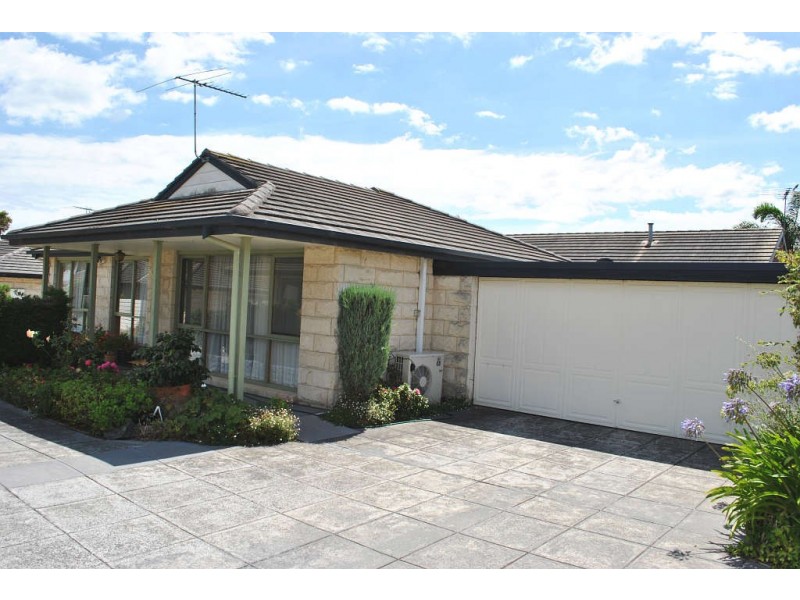 2/8 Clarkestown Avenue, Mount Eliza VIC 3930
