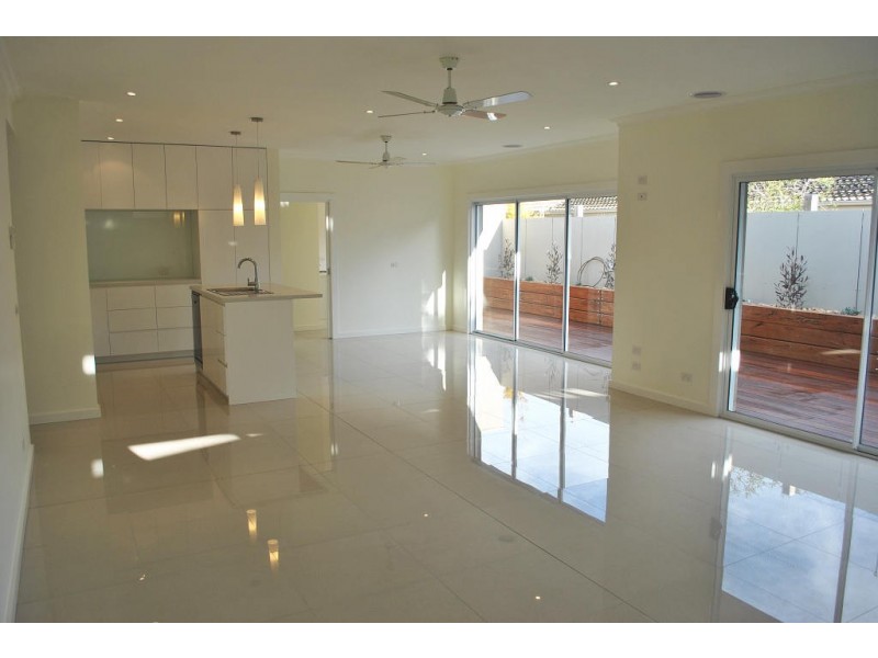 2/14 Coonara Avenue, Mount Eliza VIC 3930