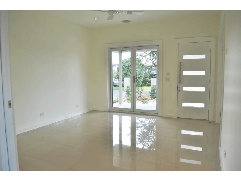 1/14 Coonara Avenue, Mount Eliza VIC 3930