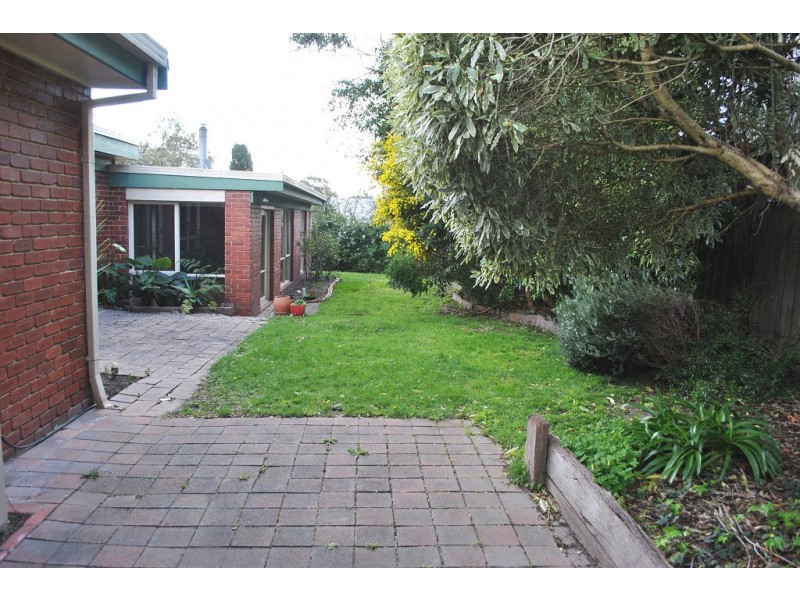 8 Summerhill Crescent, Mount Eliza VIC 3930