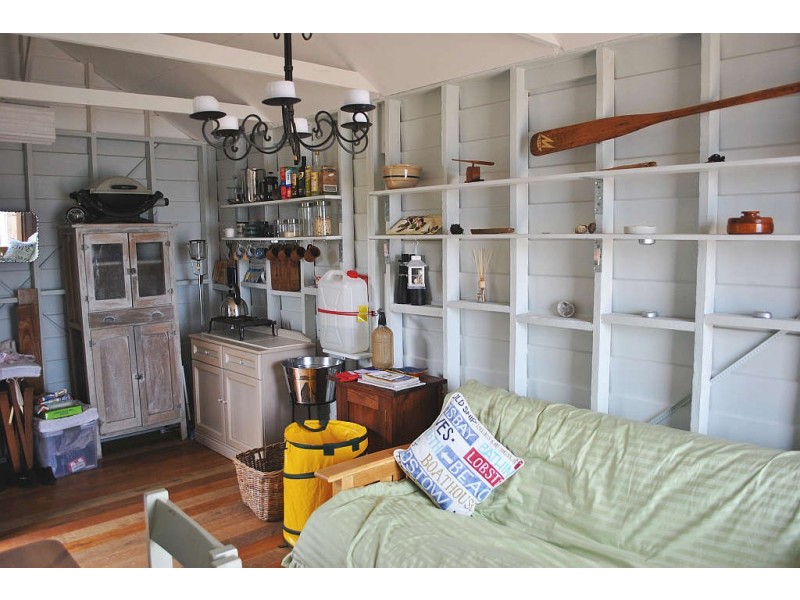 15 Beach Box Earimil Beach, Mount Eliza VIC 3930