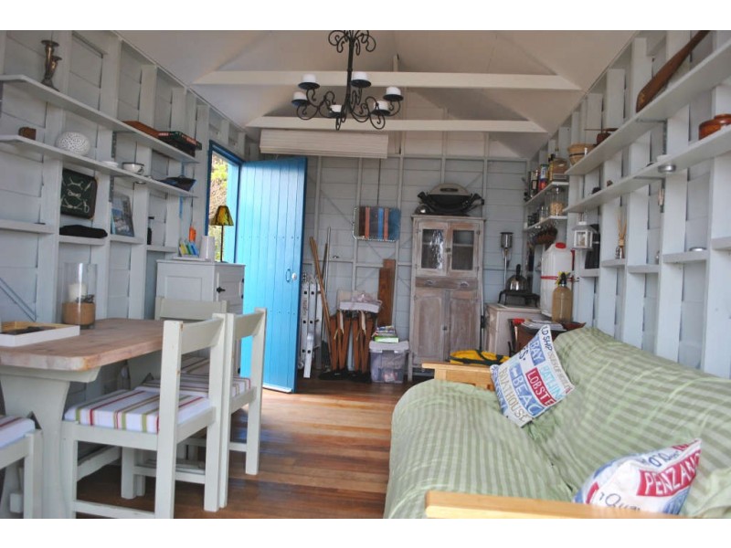 15 Beach Box Earimil Beach, Mount Eliza VIC 3930