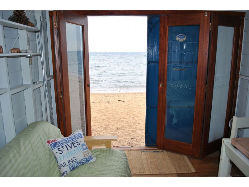 15 Beach Box Earimil Beach, Mount Eliza VIC 3930