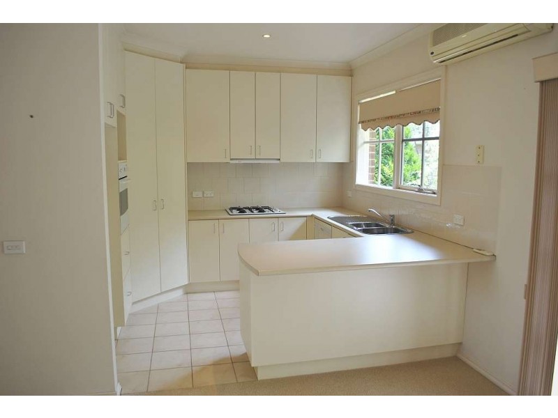 2/1 Lucerne Avenue, Mornington VIC 3931