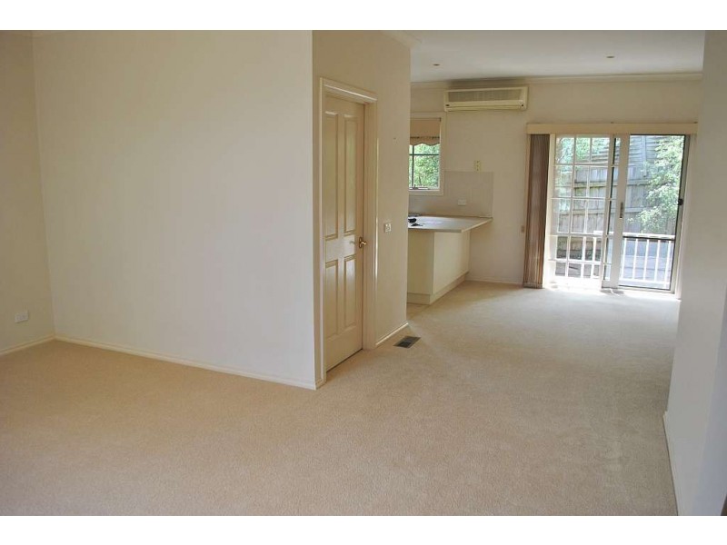 2/1 Lucerne Avenue, Mornington VIC 3931