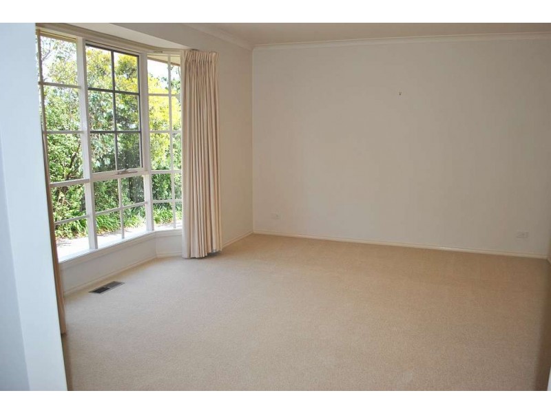 2/1 Lucerne Avenue, Mornington VIC 3931