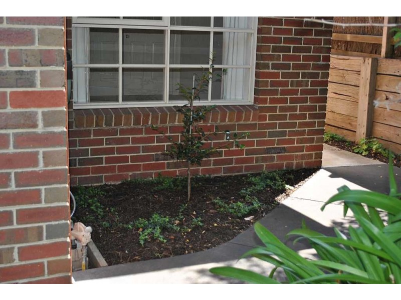 2/1 Lucerne Avenue, Mornington VIC 3931