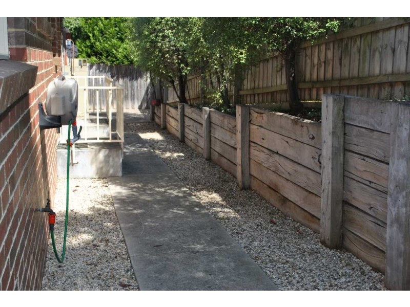 2/1 Lucerne Avenue, Mornington VIC 3931