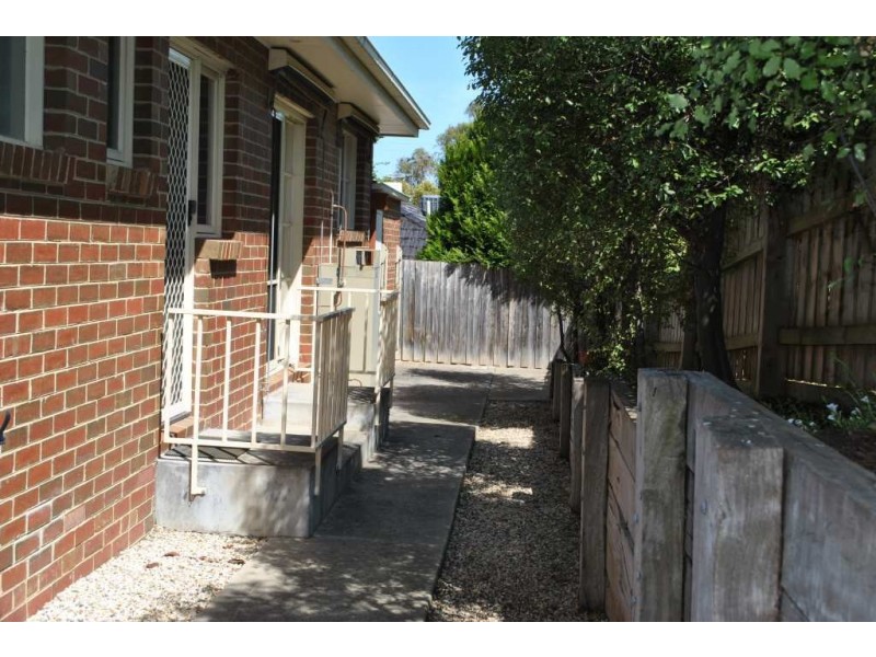 2/1 Lucerne Avenue, Mornington VIC 3931