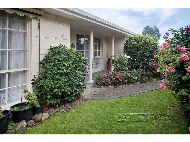 2/15 Dalsten Grove, Mount Eliza VIC 3930