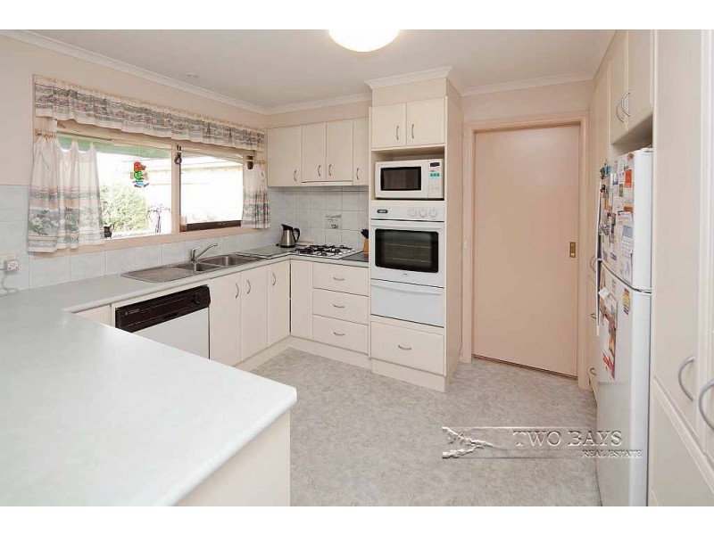 2/15 Dalsten Grove, Mount Eliza VIC 3930