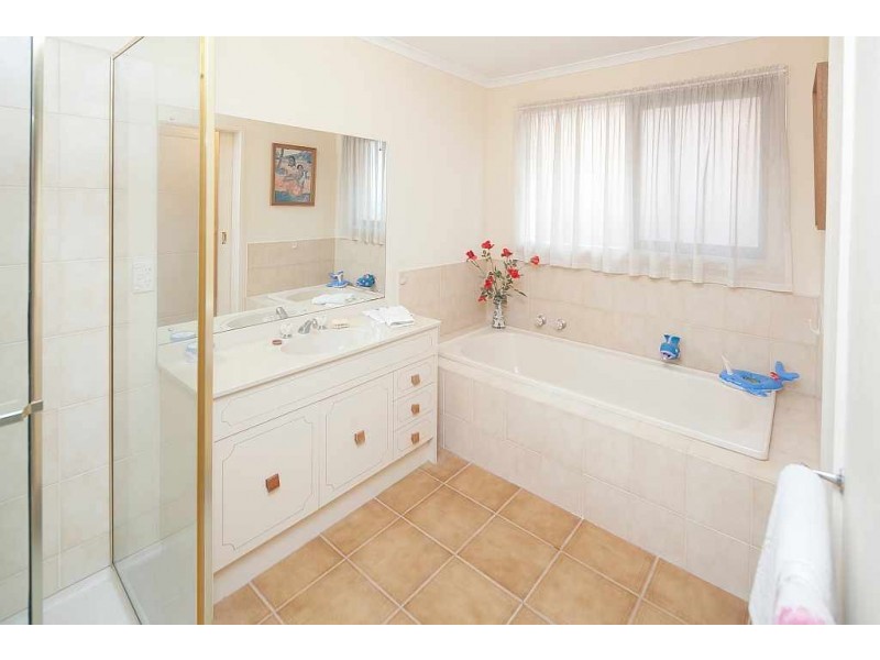 2/15 Dalsten Grove, Mount Eliza VIC 3930