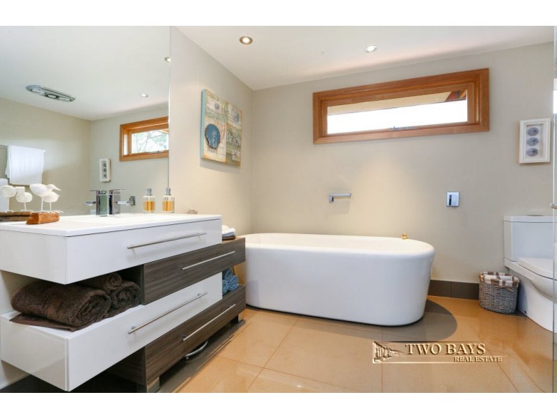 18 Berkeley Court, Mount Eliza VIC 3930