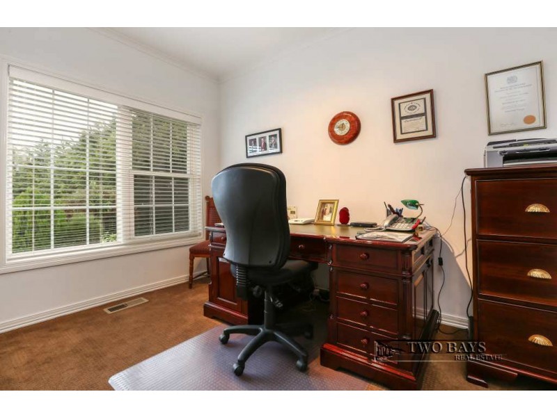 33-35 Eumeralla Grove, Mount Eliza VIC 3930