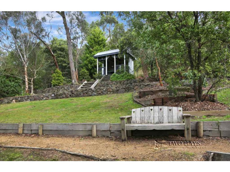 33-35 Eumeralla Grove, Mount Eliza VIC 3930