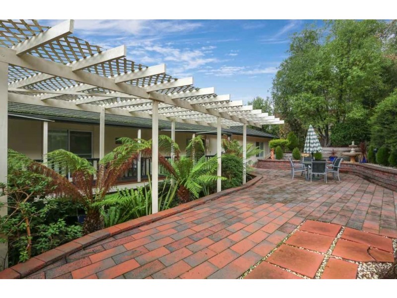 33-35 Eumeralla Grove, Mount Eliza VIC 3930