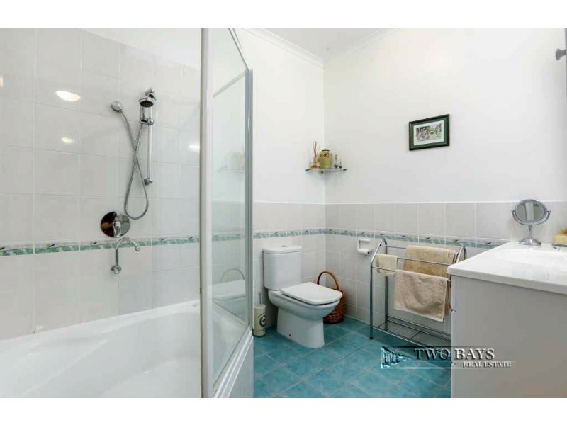 33-35 Eumeralla Grove, Mount Eliza VIC 3930