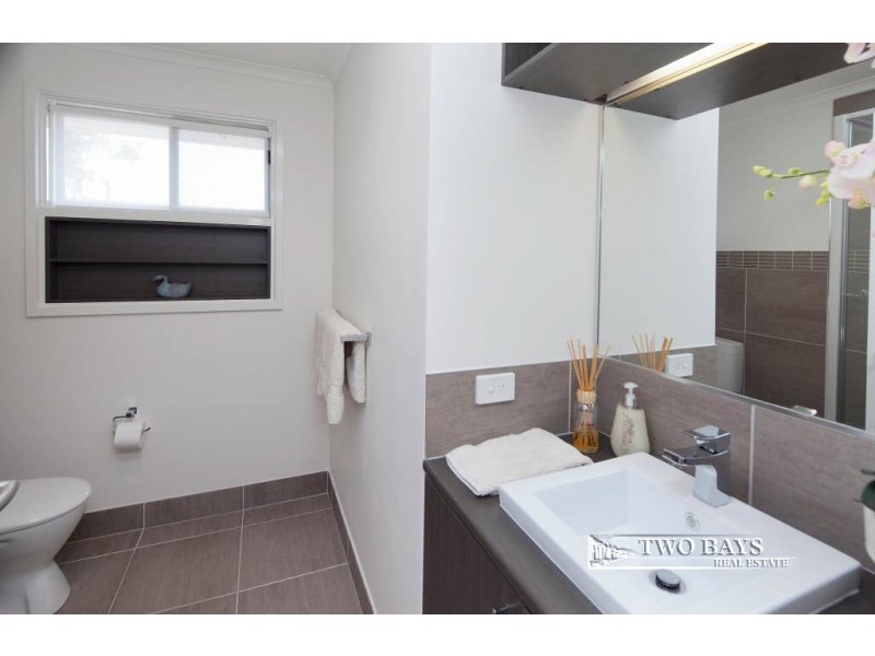 2/9 Leicester Avenue, Mount Eliza VIC 3930