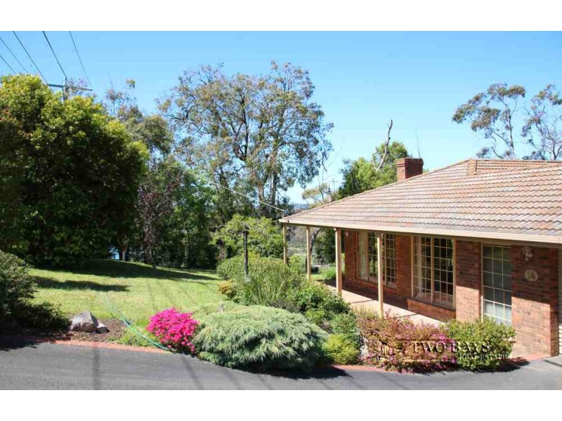 14 Eumeralla Grove, Mount Eliza VIC 3930
