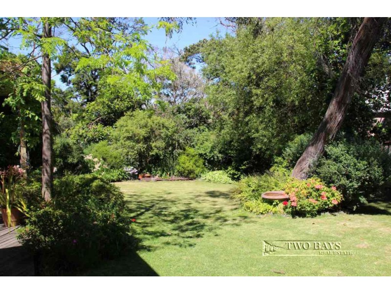 14 Eumeralla Grove, Mount Eliza VIC 3930