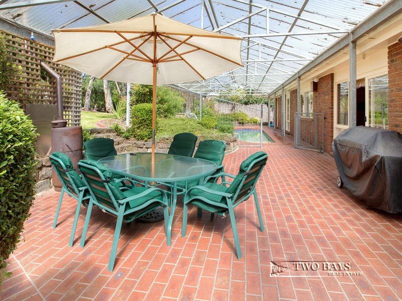 8 Walkers Road, Mount Eliza VIC 3930