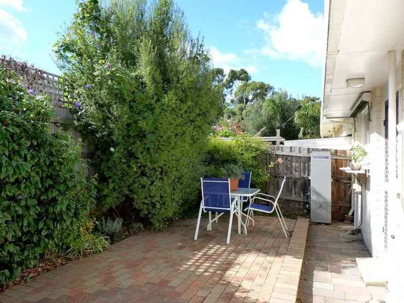 8/2 Coonara Avenue, Mount Eliza VIC 3930