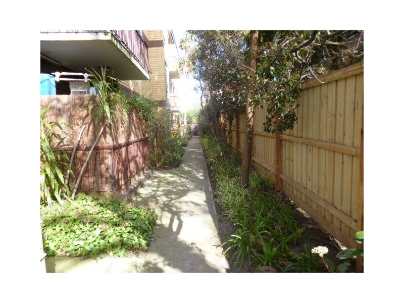 9/318 Dandenong Road, St Kilda East VIC 3183