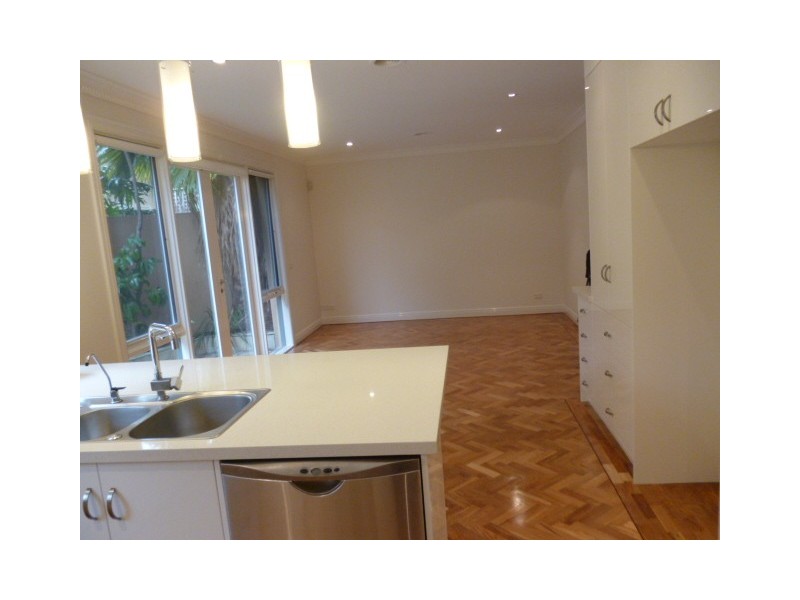 1/15 Fitzgibbon Crescent, Caulfield North VIC 3161