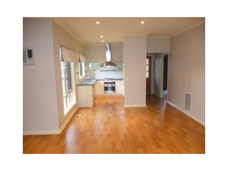 2/34 Warnes Road, Mitcham VIC 3132