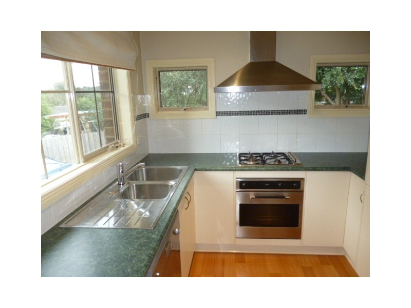 2/34 Warnes Road, Mitcham VIC 3132